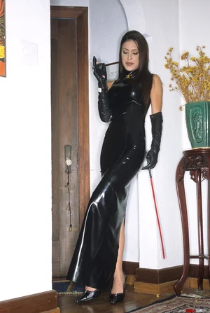 Hot babe Jessica Jaymes poses in a sexy latex dress and masturbates - 3